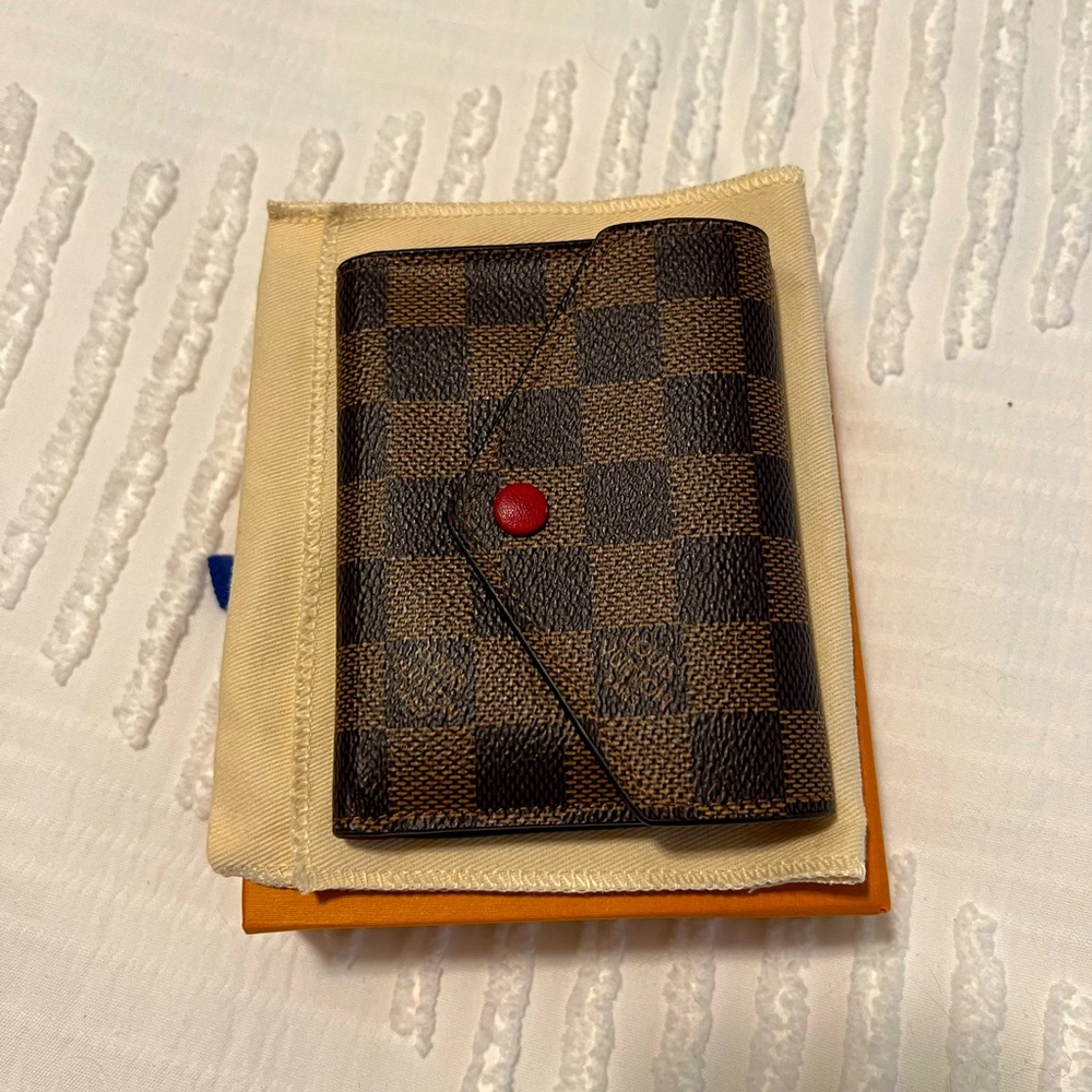 Louis Vuitton Victorine Wallet - Damier Ebene, Fuchsia interior. great condition